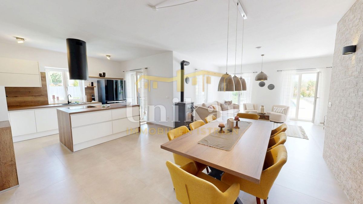 Hiša blizu Vižinade - vrt, bazen, 4 spalnice